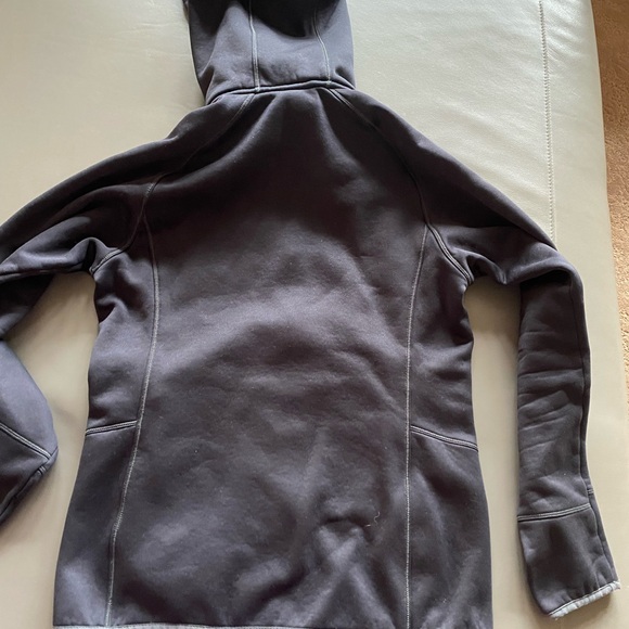 Patagonia Black Hooded Jacket - Picture 6 of 8